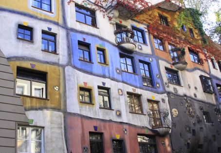 Hundertwasserhaus er en af de mere moderne seværdigheder i Wien (foto: Finn Hillmose) 