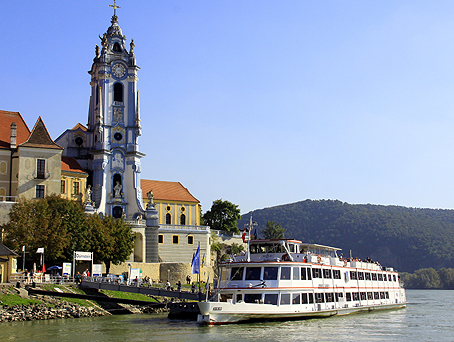 Fra sejlturen på Donau - her besøg i Dürnstein. (foto: Finn Hillmose)