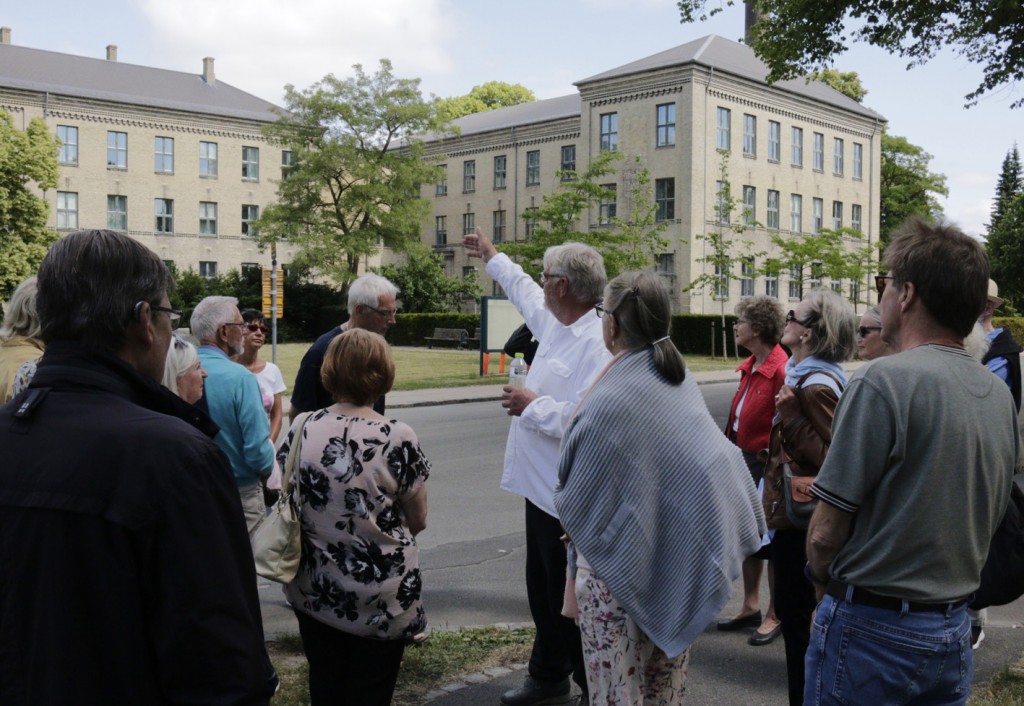 Som søn af en af hospitalets overlæger og født i 1954 boede Karsten Munkvad sammen med familien i en årrække på hospitalet.